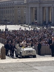 Audience na Svatopetrském náměstí_foto archiv EKSCM