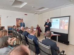 Prezentace před velvyslanci v Římě_zahájení velvyslanec Kolaja a hejtman Holiš_foto Velvyslanectví ČR při Svatém stolci